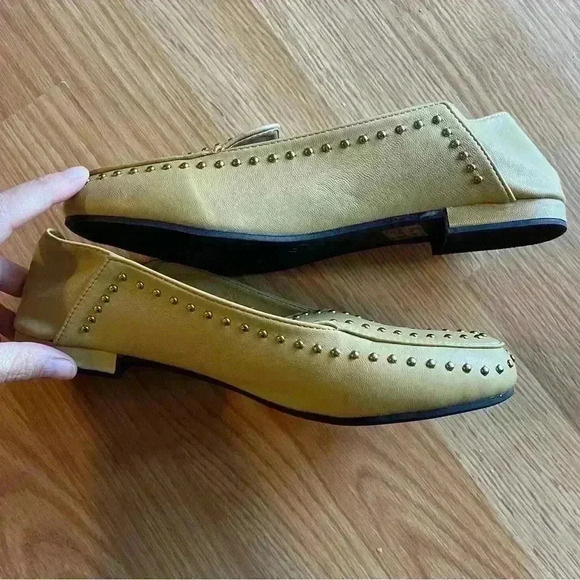 NWT Seven7 Womens Francesca Loafer Flat Shoes
Beige Slip On Cushioned Studded - Picture 4 of 5